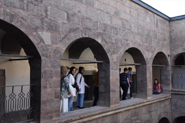 Üç asırlık medrese yeni yüzüyle ziyaretçilerini ağırlıyor