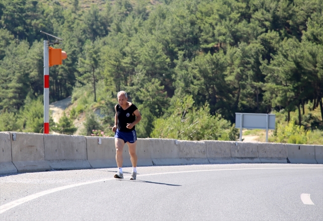 İki şehir arasında her gün koşuyor