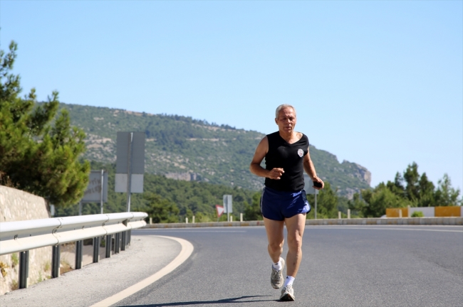 İki şehir arasında her gün koşuyor
