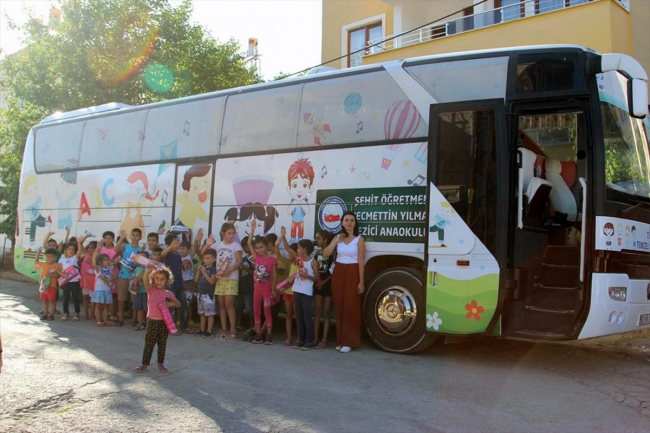 Necmettin öğretmen anısına yaptırılan gezici anaokul çocukları sevindiriyor