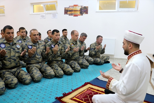 Sınırın sıfır noktasında bayramlaşma