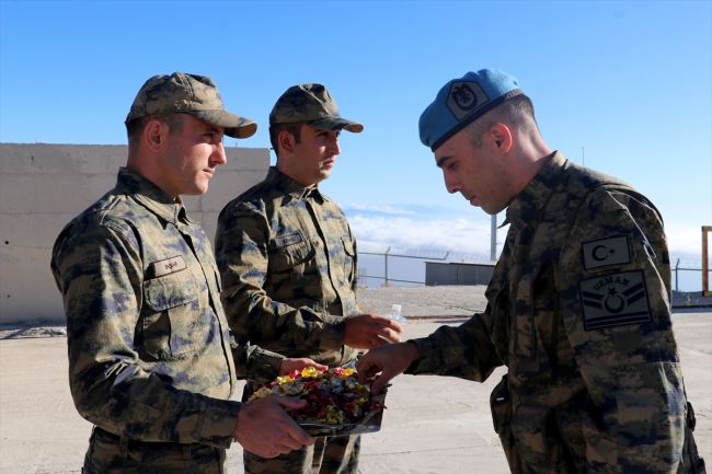 Sınırın sıfır noktasında bayramlaşma