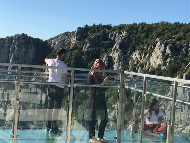 Cam terasta 450 metre yükseklikte bayram