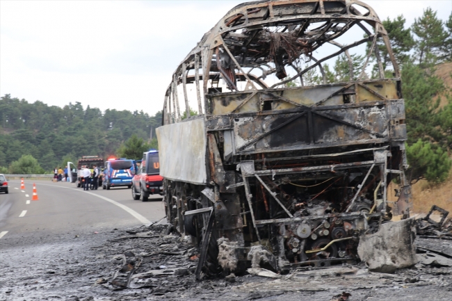 Seyir halindeki yolcu otobüsü yandı