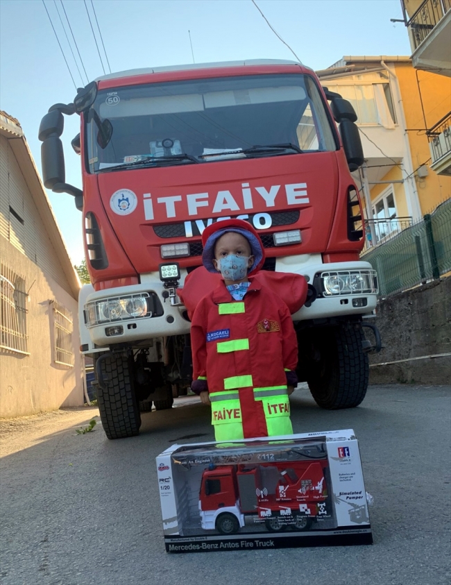 Lösemi hastası Ahmet Eren'in itfaiyecilik hayali gerçek oldu