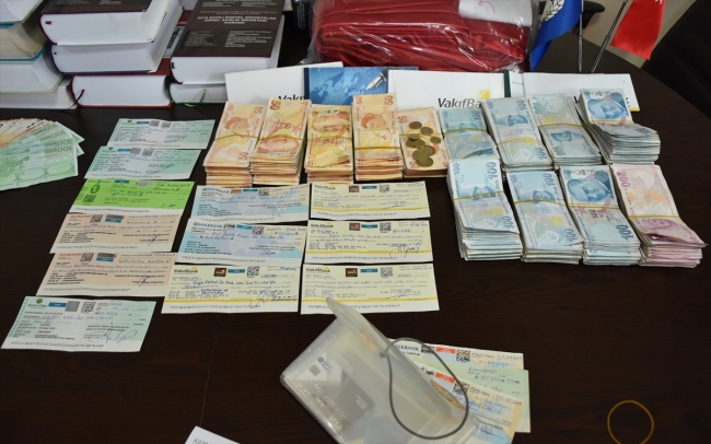 Belediye işçisinin bulduğu içinden 2 milyon lira çıkan çanta sahibine teslim edildi