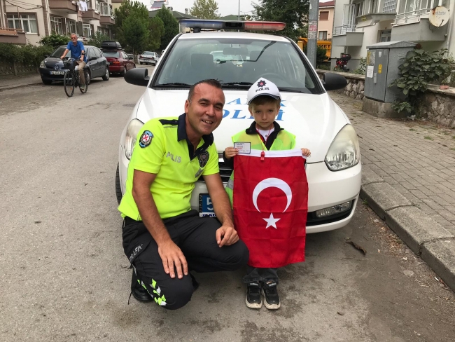 Polis ağabeylerinden Doruk'a sürpriz ziyaret