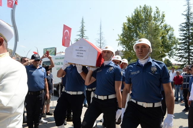 Şehit polis memuru son yolculuğuna uğurlandı