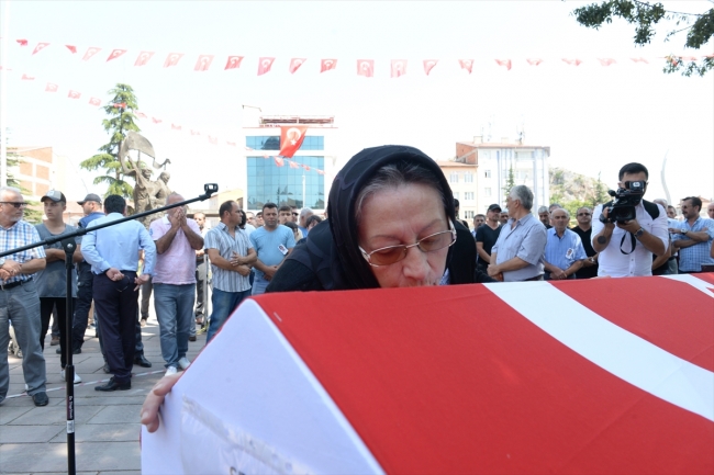 Şehit polis memuru son yolculuğuna uğurlandı