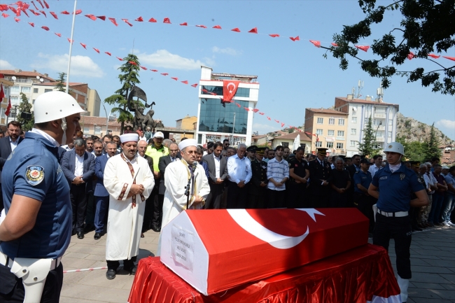 Şehit polis memuru son yolculuğuna uğurlandı