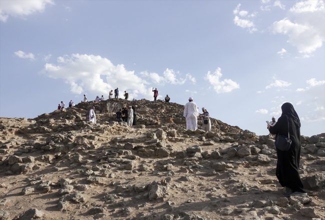 Hac görevini yerine getiren Müslümanlar Medine'de
