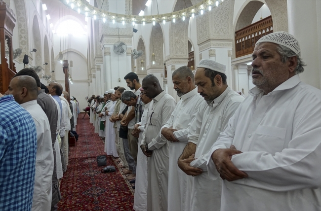 Hac görevini yerine getiren Müslümanlar Medine'de