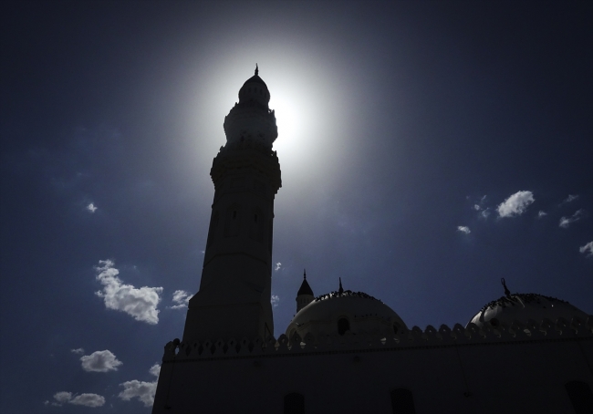 Hac görevini yerine getiren Müslümanlar Medine'de