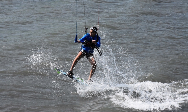 Gökyüzünün renkli kanatlarını Deli Mehmet havalandırıyor