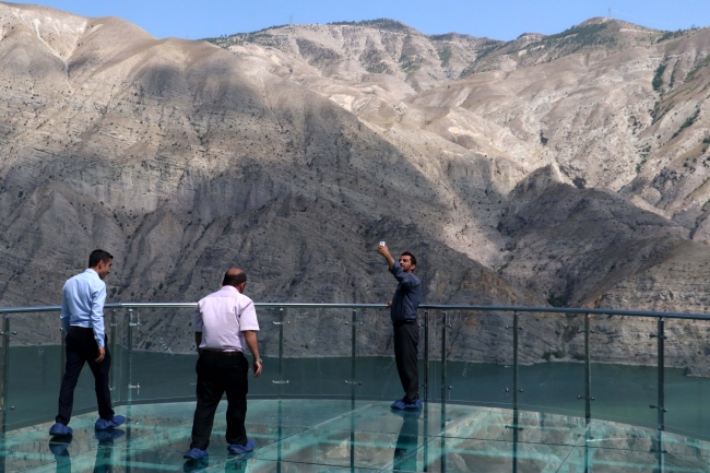 Türkiye'nin en uzun cam terası adrenalin tutkunlarını ağırlıyor