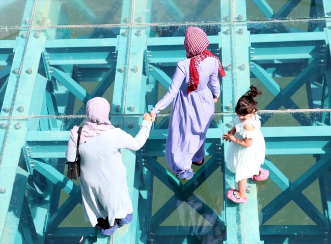 Türkiye'nin en uzun cam terası adrenalin tutkunlarını ağırlıyor