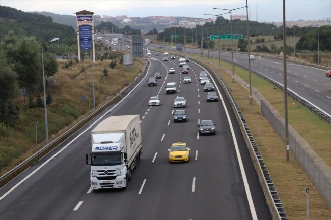 Bayram tatilini uzatan sürücülerin dönüş yolculuğu başladı