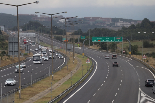 Bayram tatilini uzatan sürücülerin dönüş yolculuğu başladı