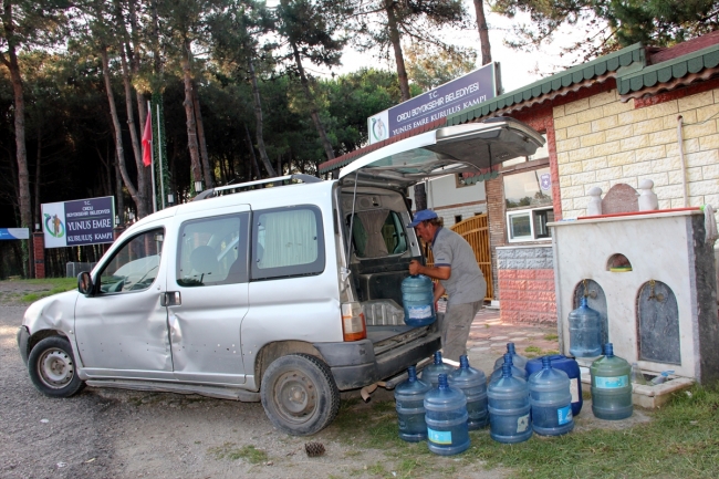 Sokak hayvanları için 11 yıldır su taşıyor