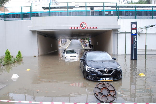 Ataşehir'de su baskınında can pazarı
