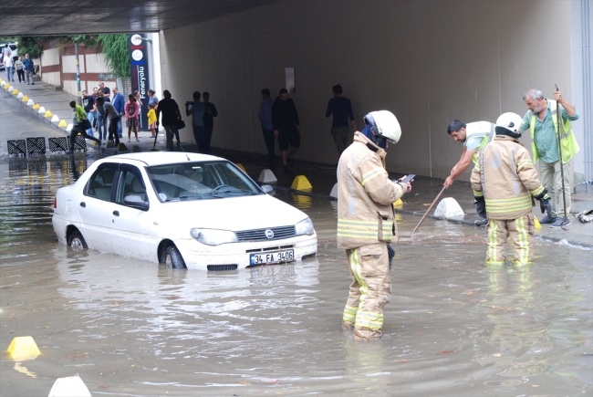 Ataşehir'de su baskınında can pazarı