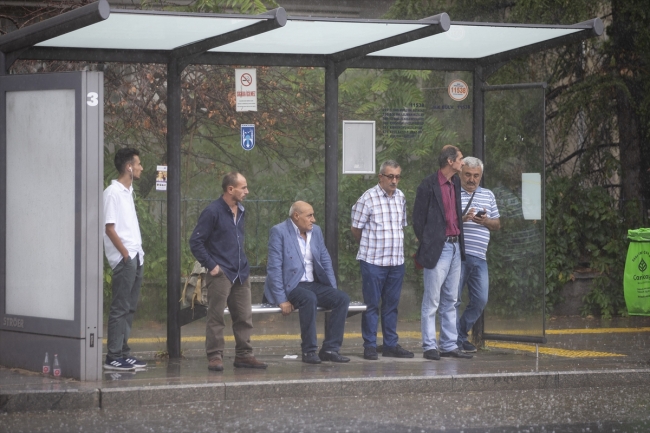 Başkentte sağanak etkili oldu