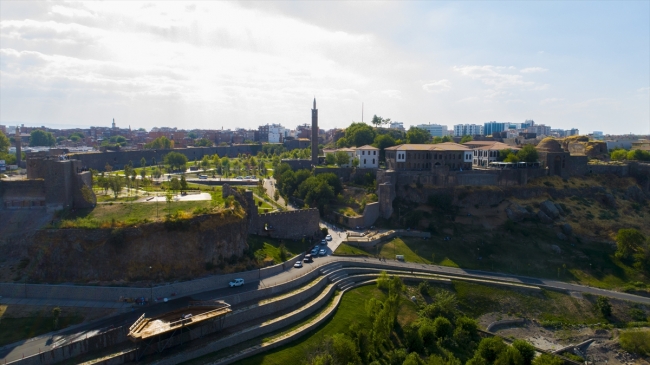 Diyarbakır'ın tarihi surları millet bahçesine kavuşuyor