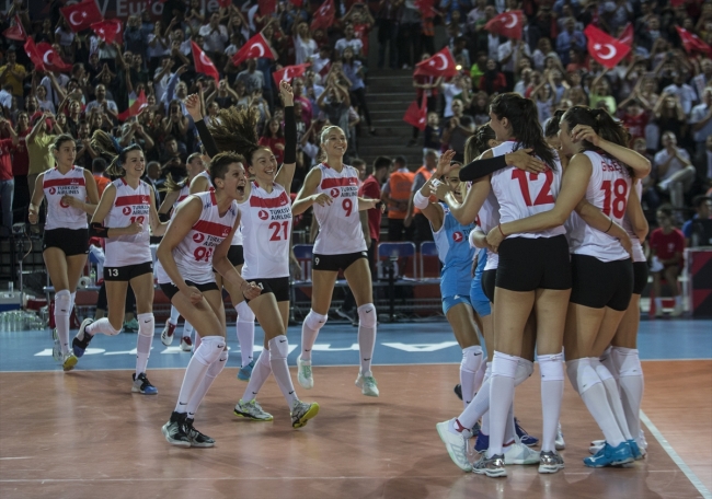 A Milli Kadın Voleybol Takımı Yunanistan'ı 3-0 mağlup etti