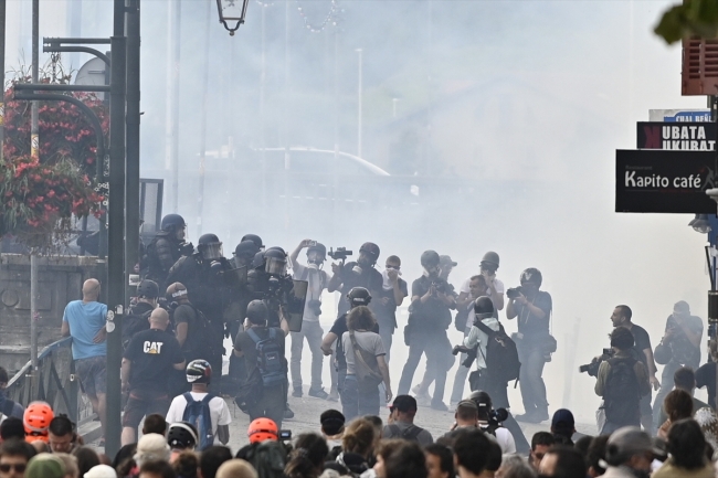 Fransa'da G7 Zirvesi protestoların gölgesinde başladı