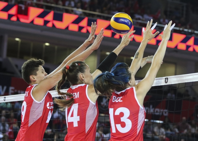 A Milli Kadın Voleybol Takımı 2'de 2 yaptı