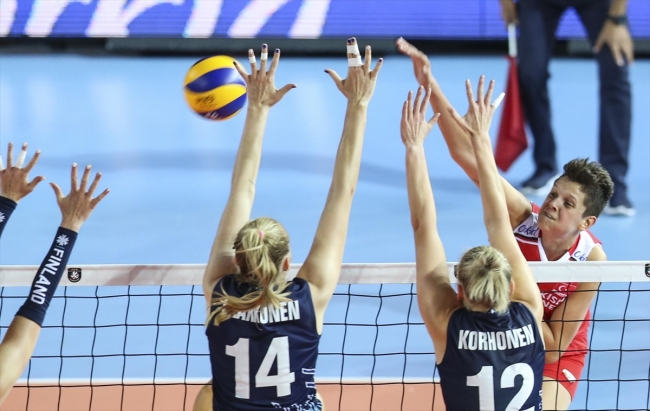 A Milli Kadın Voleybol Takımı 2'de 2 yaptı