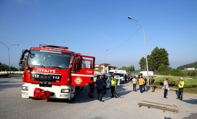 Fındık işçilerini taşıyan traktör devrildi: 14 yaralı