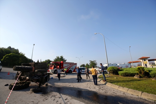 Fındık işçilerini taşıyan traktör devrildi: 14 yaralı
