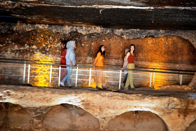 Tatilde deniz yerine tarihi seçtiler