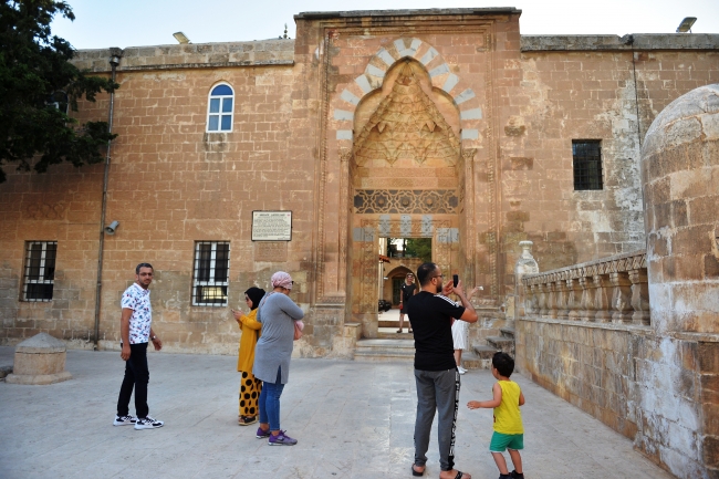 Tatilde deniz yerine tarihi seçtiler