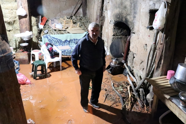 Sivas'ta sele kapılan 16 küçükbaş hayvan telef oldu, 7 ev hasar gördü