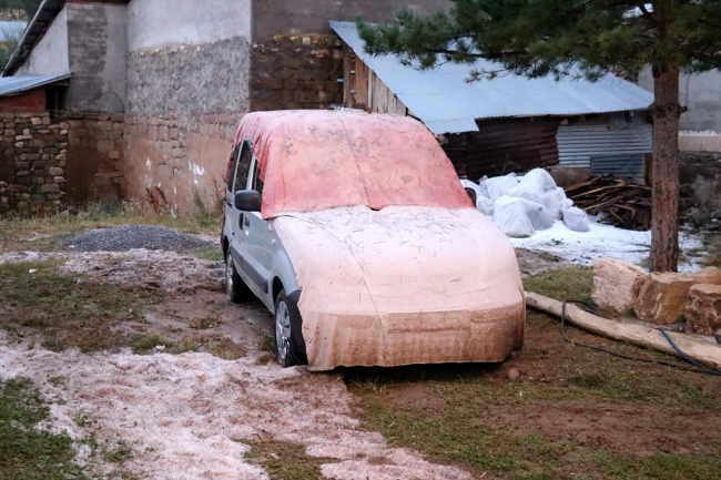 Sivas'ta sele kapılan 16 küçükbaş hayvan telef oldu, 7 ev hasar gördü