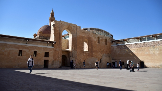 Görkemli yapısıyla 235 yıllık tarih: İshakpaşa Sarayı