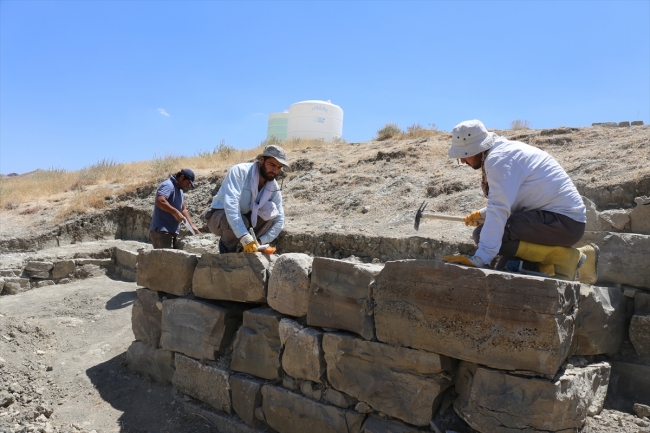 Urartuların depreme karşı kilitli taş kullandığı tespit edildi