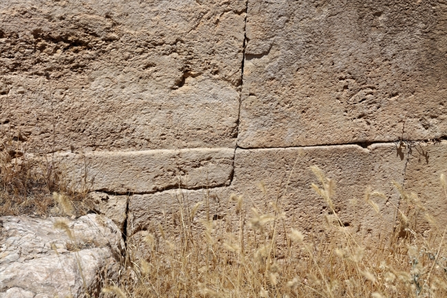 Urartuların depreme karşı kilitli taş kullandığı tespit edildi