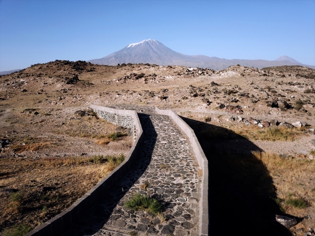 Tarihi Alaca Köprü yıllara meydan okuyor