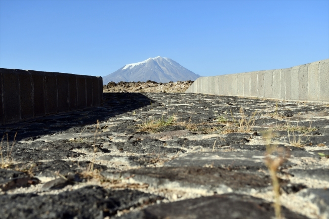 Tarihi Alaca Köprü yıllara meydan okuyor
