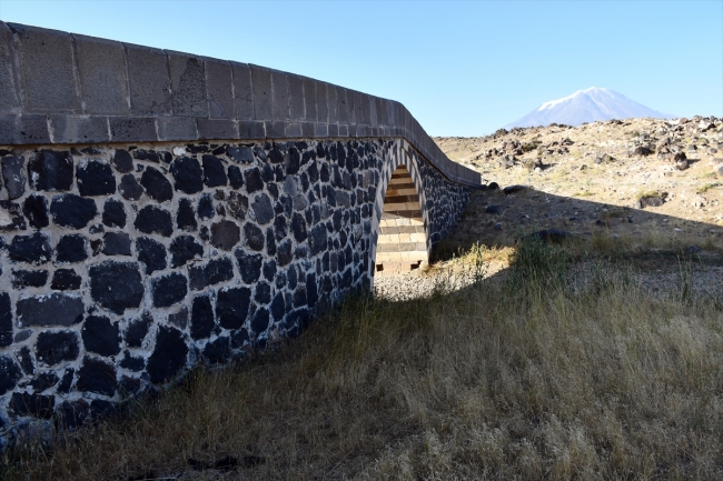 Tarihi Alaca Köprü yıllara meydan okuyor