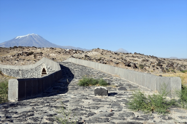 Tarihi Alaca Köprü yıllara meydan okuyor
