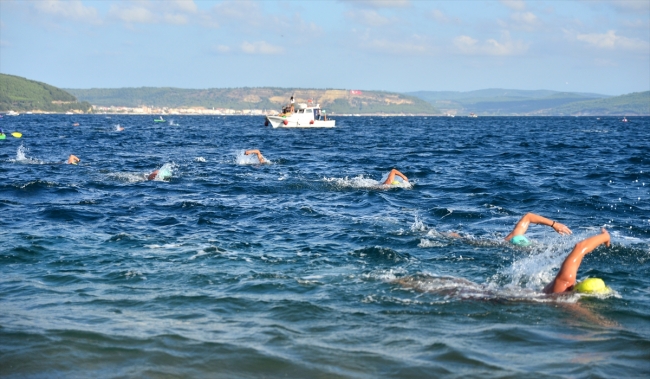 Çanakkale'de 682 sporcu Zafer Bayramı için kulaç attı