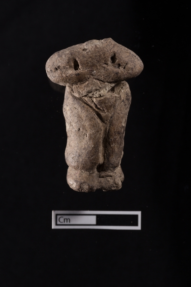 Çatalhöyük kazılarında küçük kadın ve erkek heykelleri bulundu