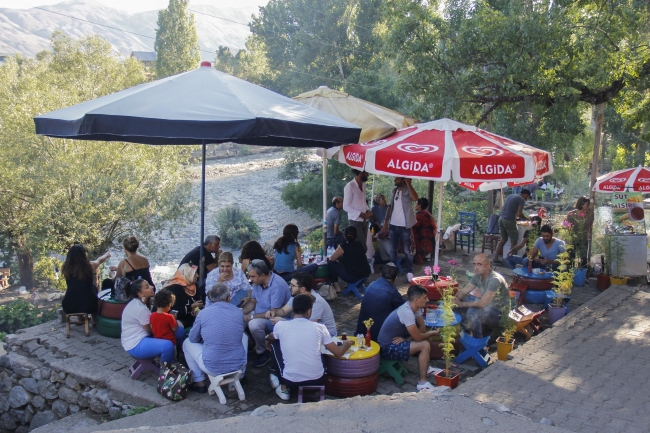 Munzur Gözeleri'nde hafta sonu yoğunluğu