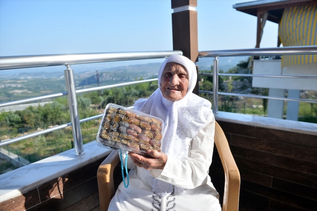 Hac hayali gerçek olan asırlık Fikriye Nine'nin mutluluğu