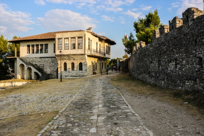 Arnavutluk'ta farklı medeniyetlerin iz bıraktığı yer: Berat Kalesi
