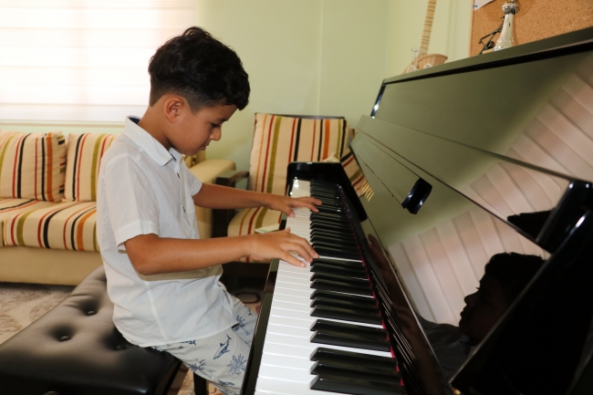 Küçük piyanist Uluslararası Müzik Yarışması'na hazırlanıyor